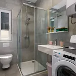 Dora Apartment *