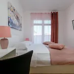 Dora Apartment *