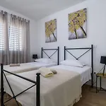 Dora Pula