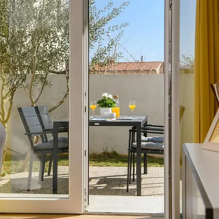 Dora Apartament *