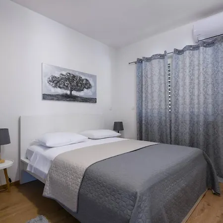 Dora Apartament