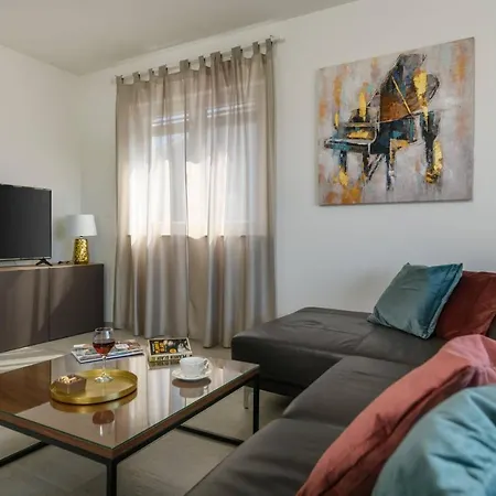 Apartament Dora *