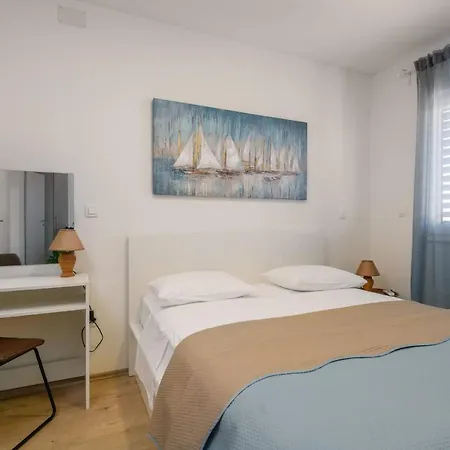 Dora Apartament *